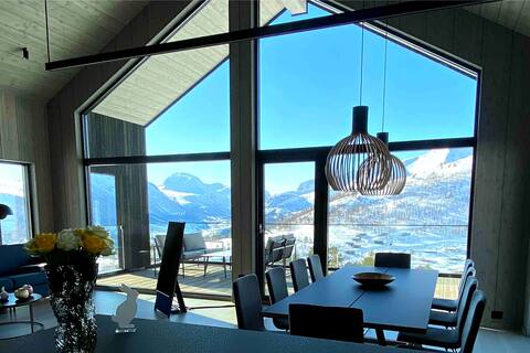 New and modern chalet at Stranda
