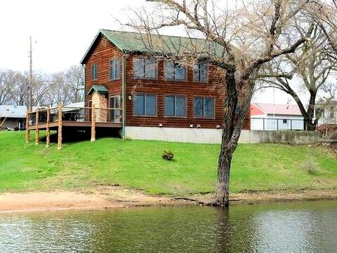 Bayfront Chalet on Richmond Bay