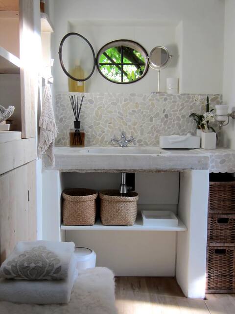 Studio located in private nature area with swimming lake