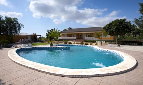 HOUSE GARDEN, BBQ AND POOL FOR 16/18 PEOPLE