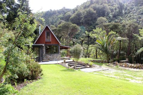 ParaPara River Retreat, tranquil, private, cosy
