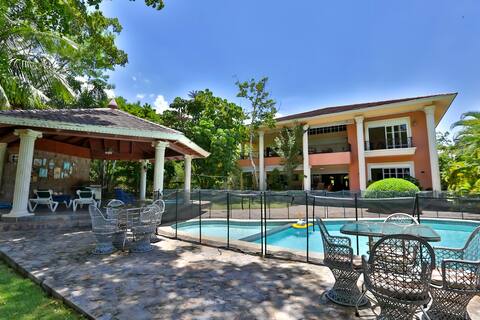 Huge 8BR Villa| Pool|HeatedJacuzzi| BBQ|DailyMaid