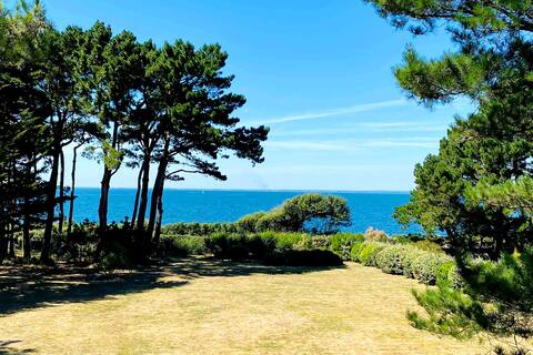 Sea front |  Quiet family home