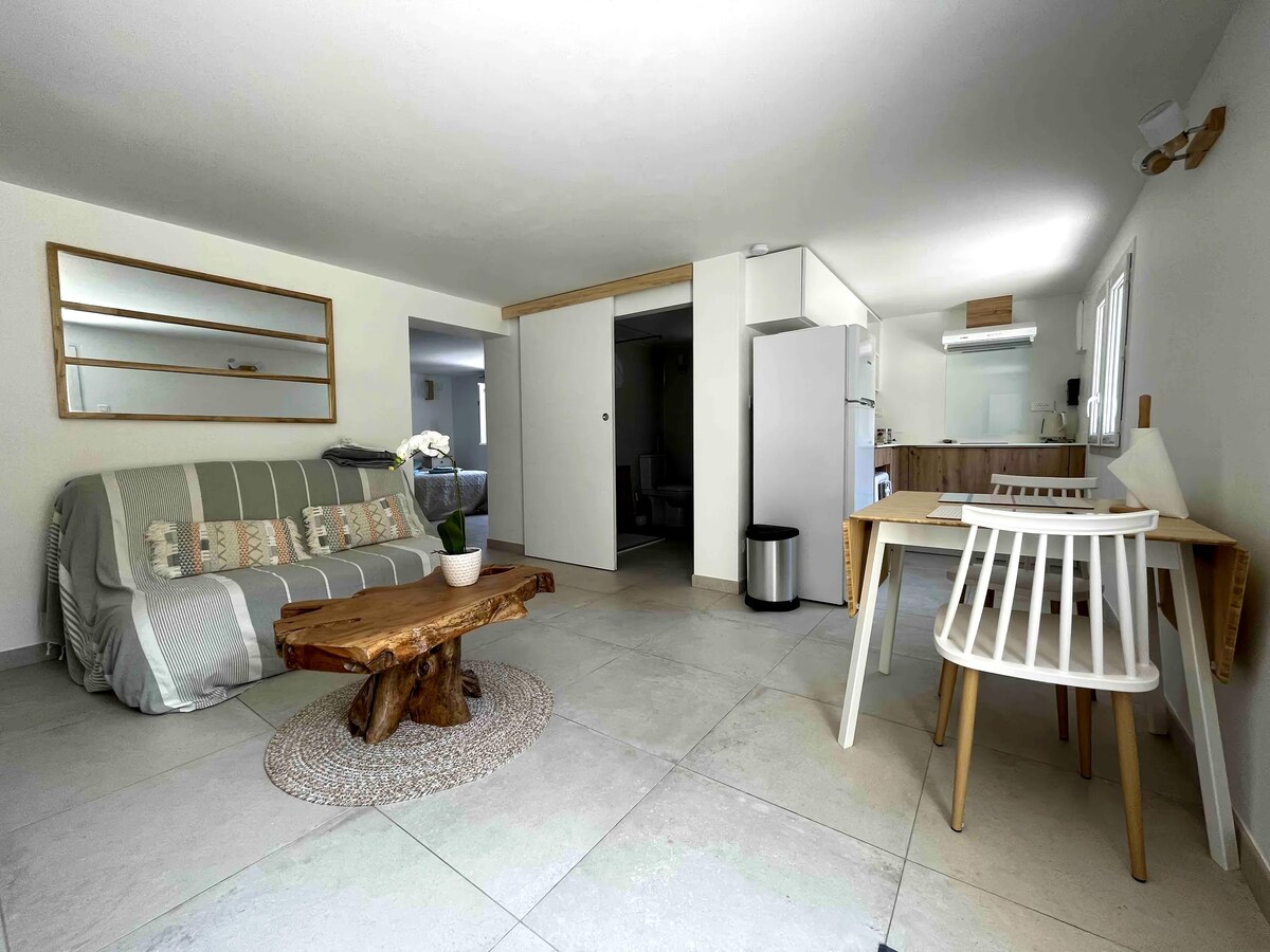 Propriété Airbnb réussie: Ground floor of villa with air con & outdoor space à La Crau