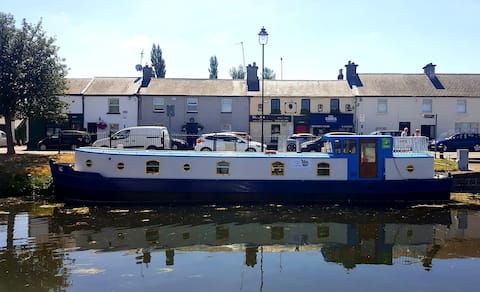 Roisin Dubh Houseboat
