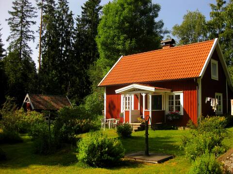 House "Lycke boda"   with sauna, Wi-Fi, boat, canoe