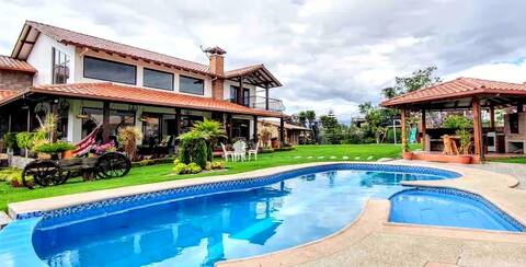 Country-Luxury Villa with pool / Alto Viento