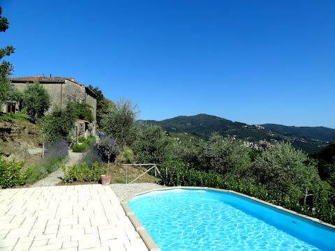 Romantic old Tuscan stone house