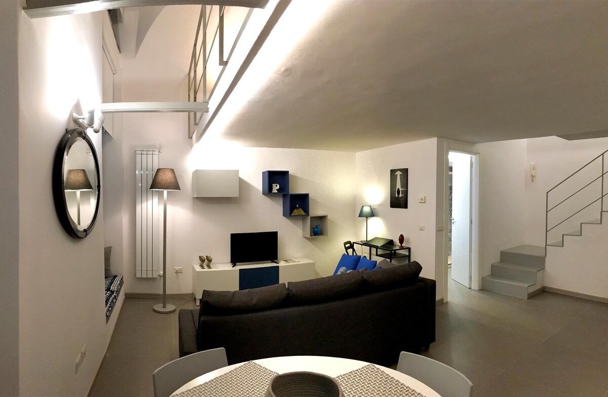 Top Airbnb: Modern and central LOFT in XVII century building. a Napoli