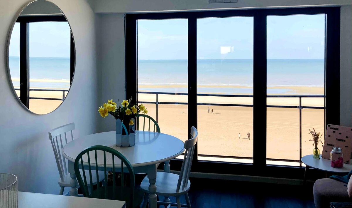 Successful Airbnb property: Cozy sea view apartment! in Bray Dunes