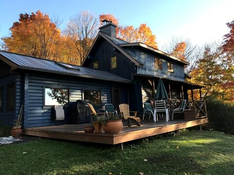 Warm house between river and mountain!