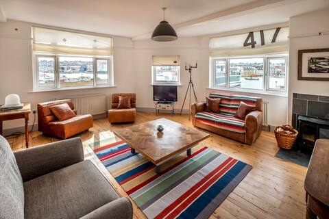 Stylish waterside apartment