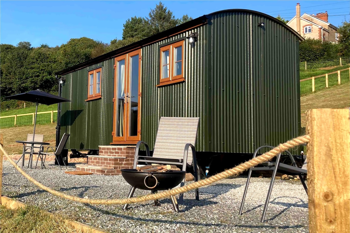 Top Airbnb: The Shepherdess Hut @ Fullabrook Farm Retreat in Braunton