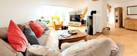 Sunny penthouse with fireplace, sauna & terrace