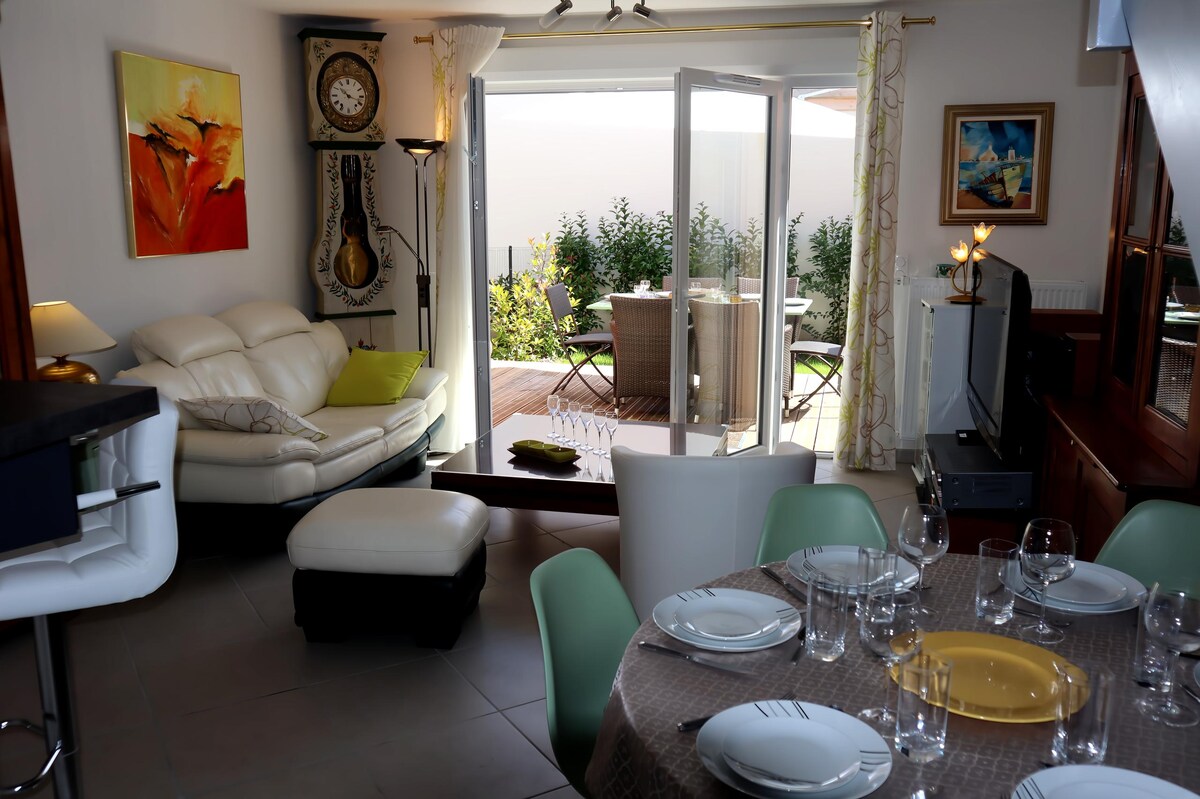 Top Airbnb: Cozy 4-star City Center House in Gujan Mestras