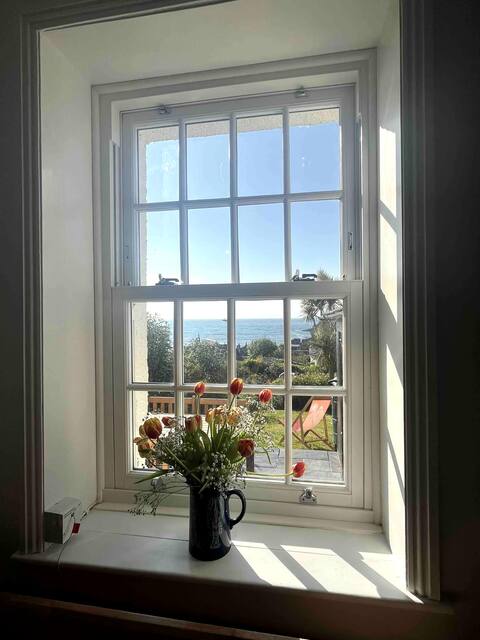 Sea views, 3 mins from beach, SW Coast Path
