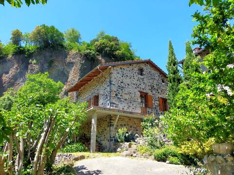 3* country house on the Devil's Bridge website.