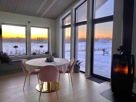 Luxury newly built villa close to town and nature!