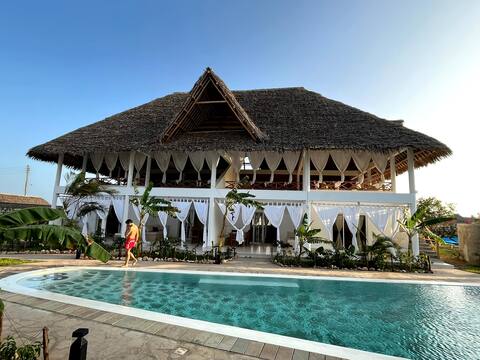 Luxury villa with pool 5 minutes from the sea.