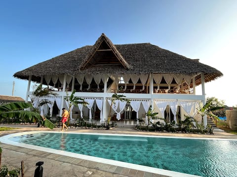 Luxury villa with pool 5 minutes from the sea.