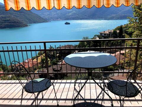 A terrace on the lake….