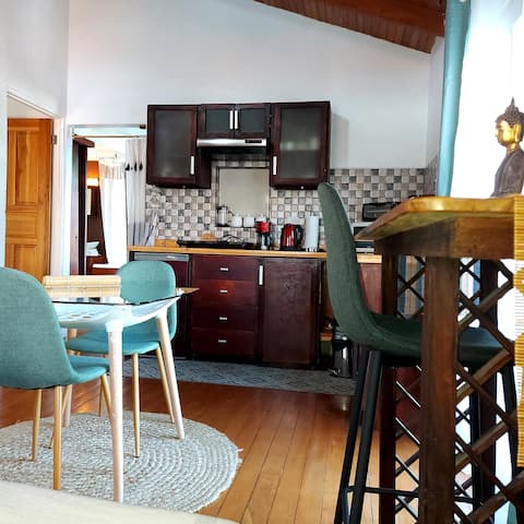 Cozy with bathtub and parking lot
