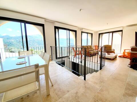 6kms to beach, 120sqm in 18th century house+garden
