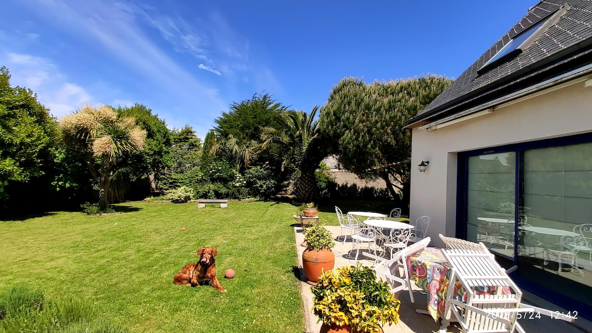 Top Airbnb: GUEST HOUSE duplex Sea 10 minutes by bike (available) à Plouescat