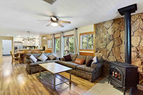 BlueJay Cabin-Sleeps16,Large,5 Bedrooms*3Bathrooms