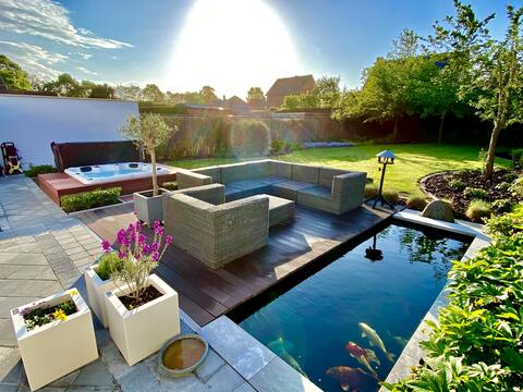 Luxury home with Jacuzzi and all comforts