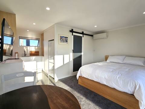 Beautiful Rural Hilltop Studio Unit
