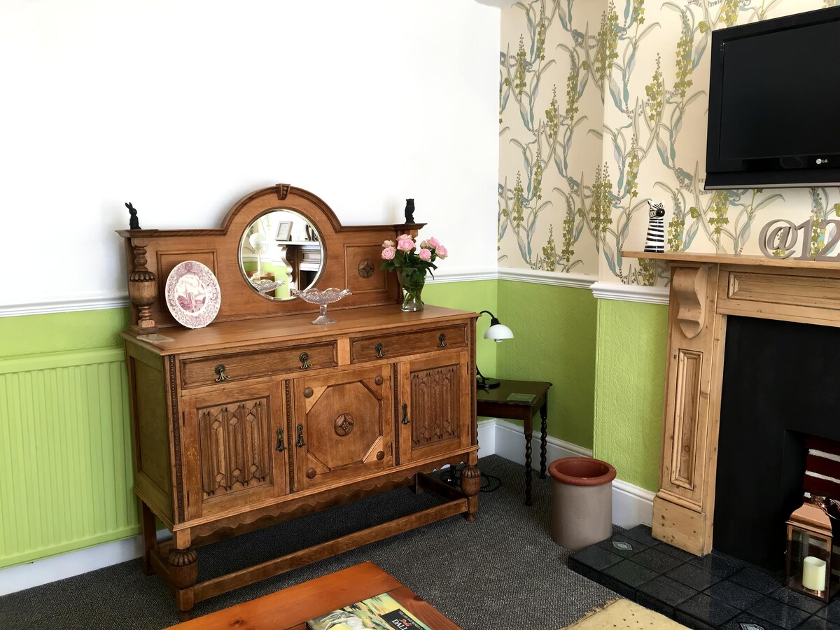 Top performing Airbnb: PENZANCE, Lovely 1 Bedroomed Apartment. in Penzance