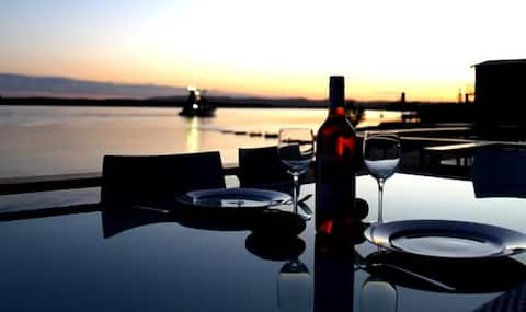 Absolute Riverfront - Villa Riviera