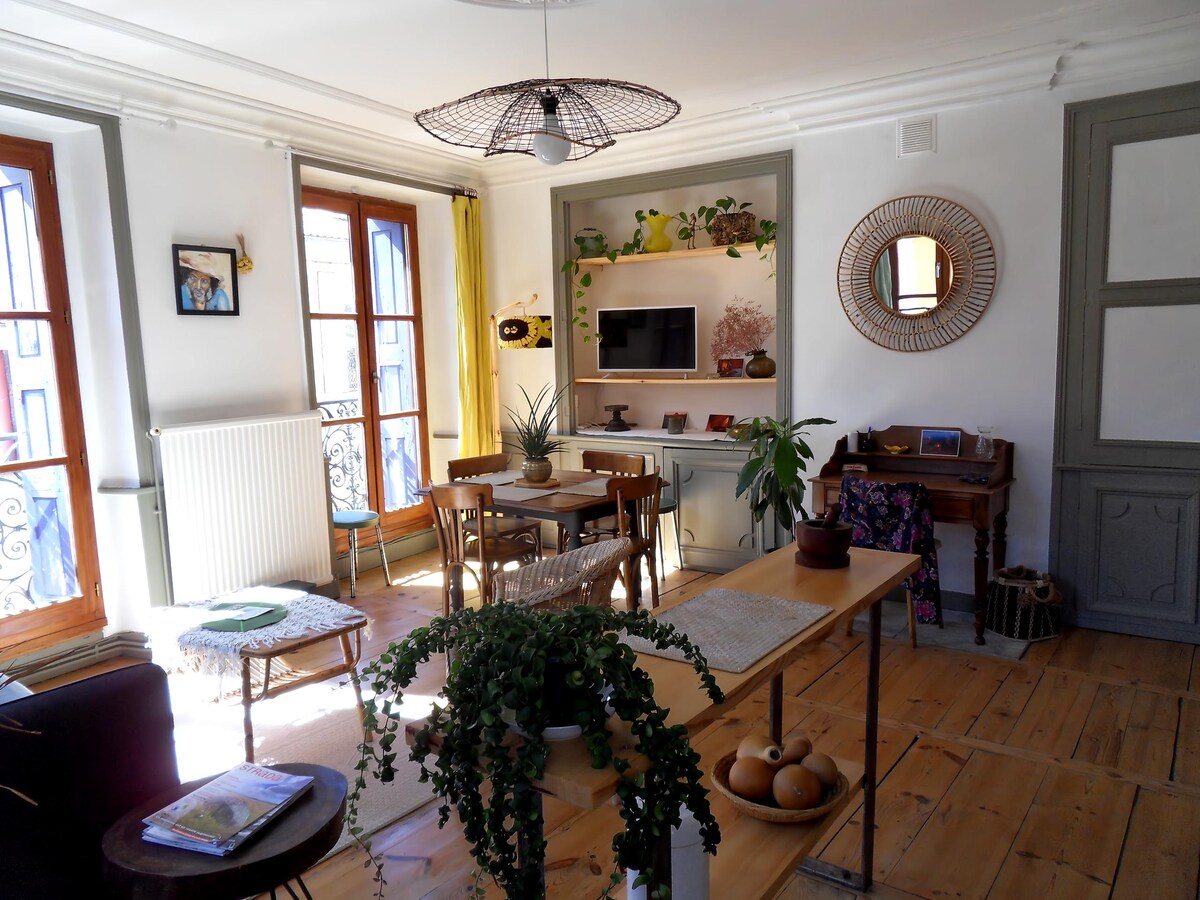 Popular Airbnb listing: Atypical and charming cozy corner, right in the center. in Le Puy En Velay
