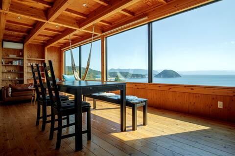 Hiuchi (A villa with a sea view from large windows