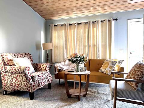 Cozy Split level 3-Bedroom home by LCCC