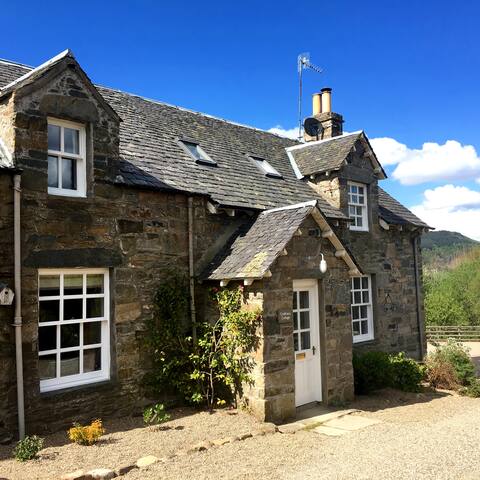Croftness Cottage- 2 bedroom luxury