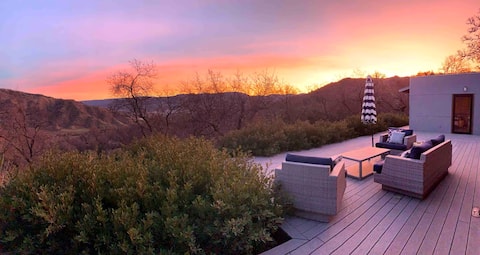 Eco-Chic Sunset Glidehouse-hottub, mountain views