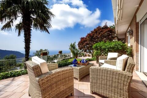 Sea view apartment, private garden & shared pool