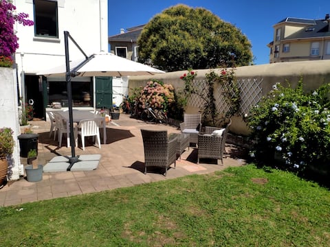 Large house with garden in the town center