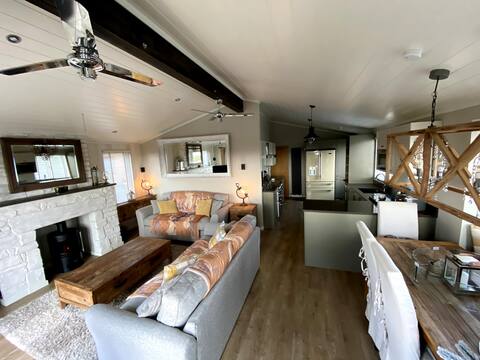 Beachfront Lodge, VIP experience, ideal location