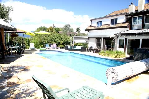 Great apartment, swimming pool 4 minutes away from Geneva