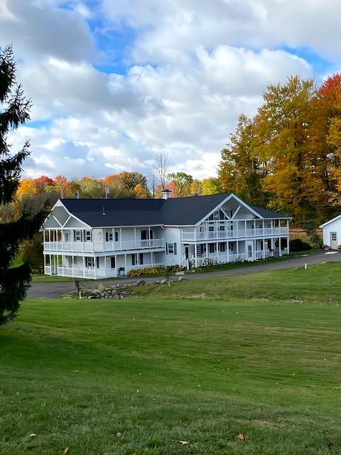 Four Season Lodge on 30 Acres For Large Gatherings