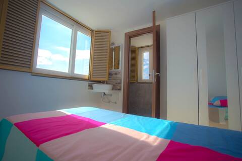 MAISON SOLEIL Tarxien {your home by the airport}