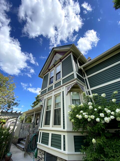 Beautiful Home Near Lake Michigan & Downtown