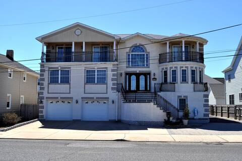 Jersey beachhouse for family & big group gathering