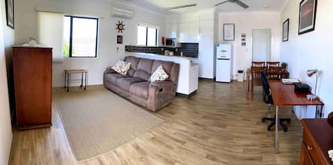 Homely and quiet self-contained flat in Bowen