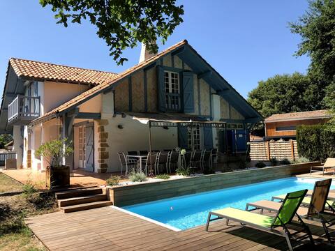 Beautiful and spacious house with heated pool