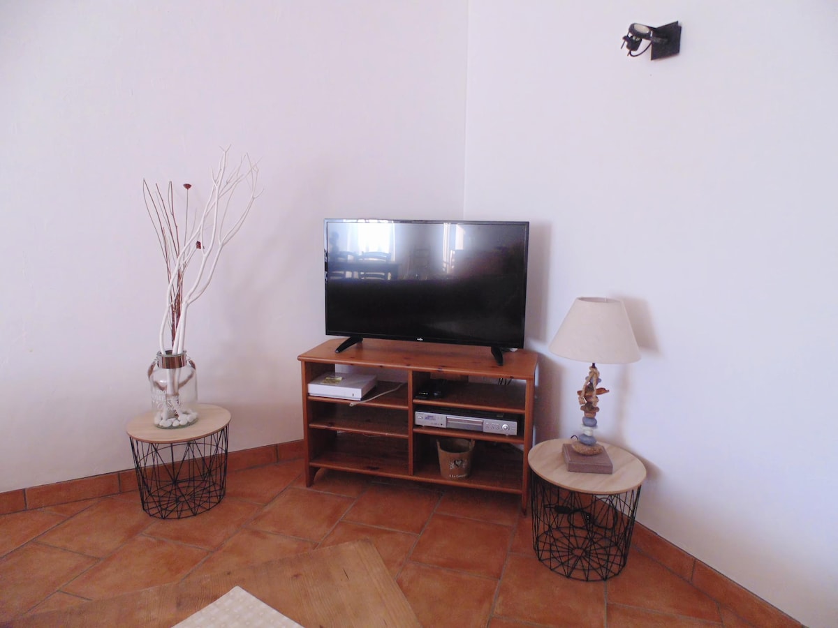 Popular Airbnb listing: Provencal Mas at the foot of the Luberon in Cavaillon