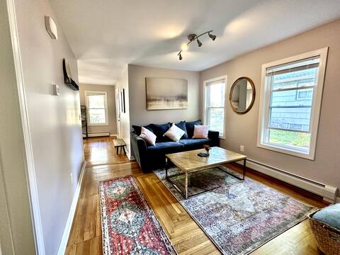 Gorgeous Getaway - Walking Distance from Downtown!
